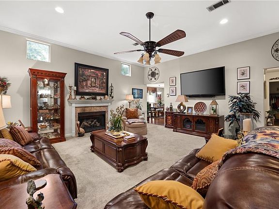 2nd image of 517 Versailles Blvd