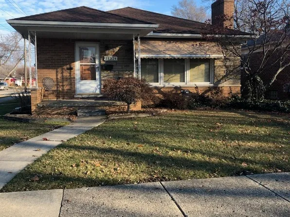 28324 Rosebriar St, Saint Clair Shores, MI 48081