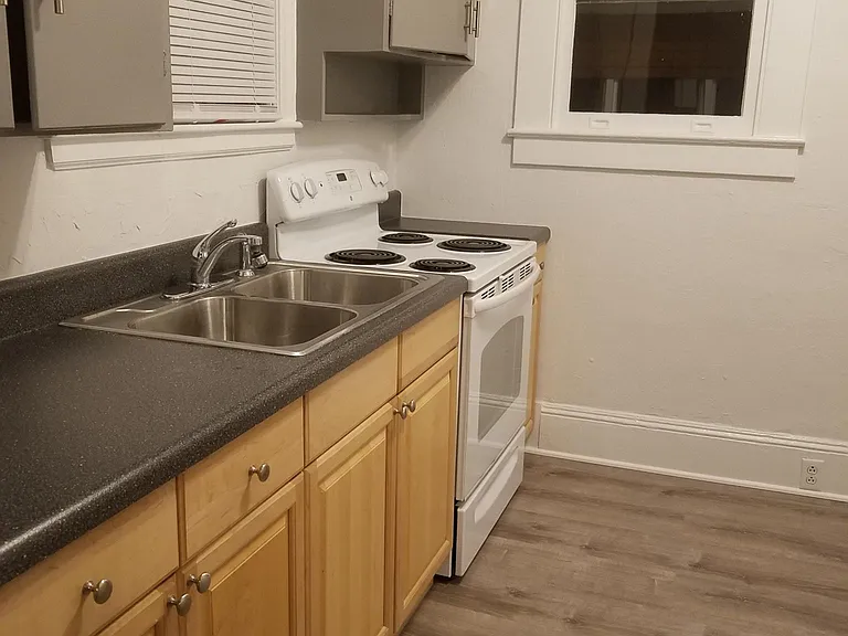 1601 Scott Ave — Photo 10