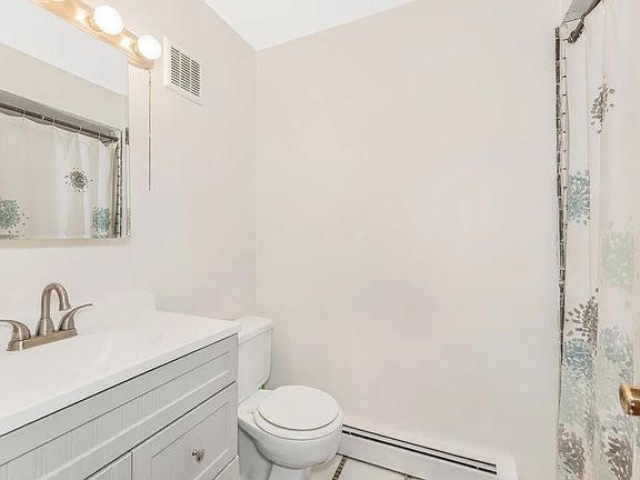 2nd image of 852 Leland Ave #C