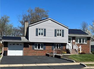 206 Oak Manor Pkwy, South Plainfield, NJ 07080