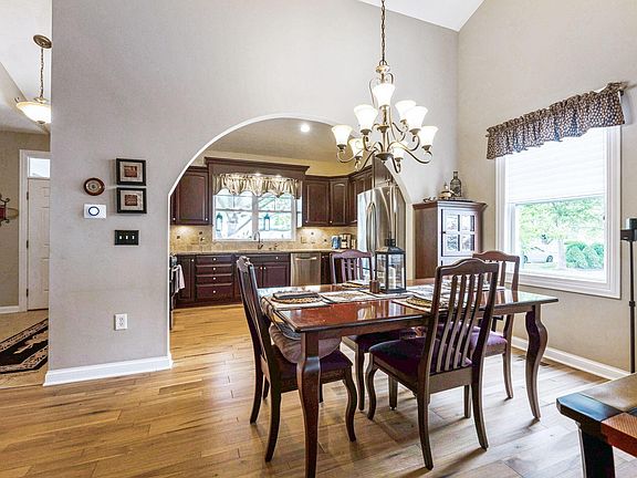 5th image of 6105 Bickford Ct