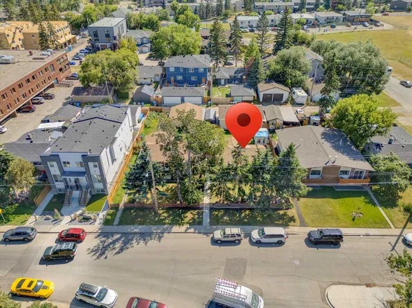 6131 N 33rd Ave NW, Calgary, AB T3B 1K6