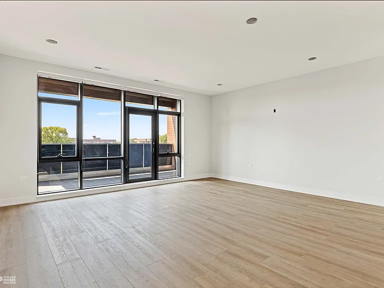 3207 N Lawndale Ave #202 — Photo 16