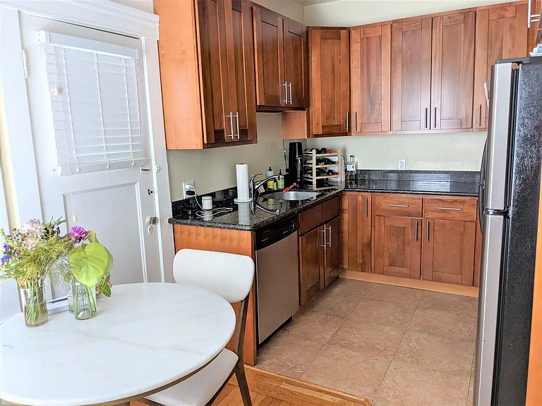550 Lake St #305 — Photo 8