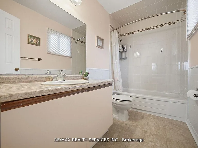 62 Fernbrook Cres — Photo 27