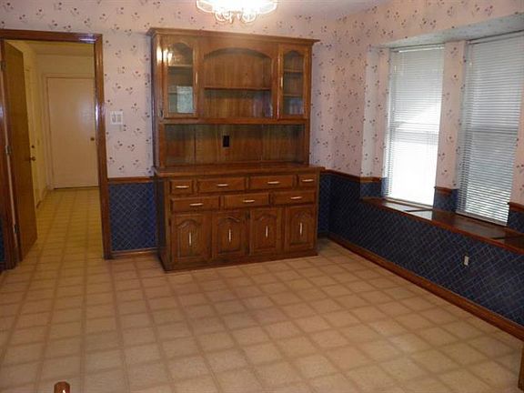5th image of 1332 Carriage Creek Dr