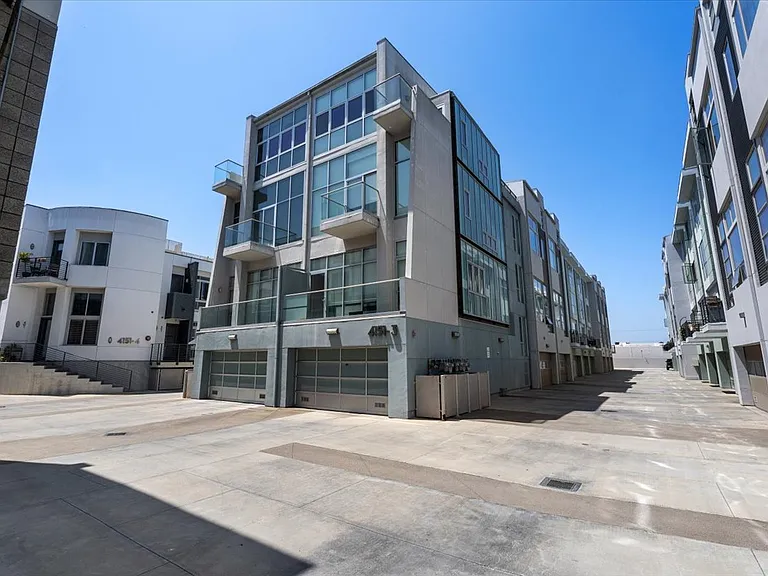 4151 Redwood Ave #305 — Photo 2