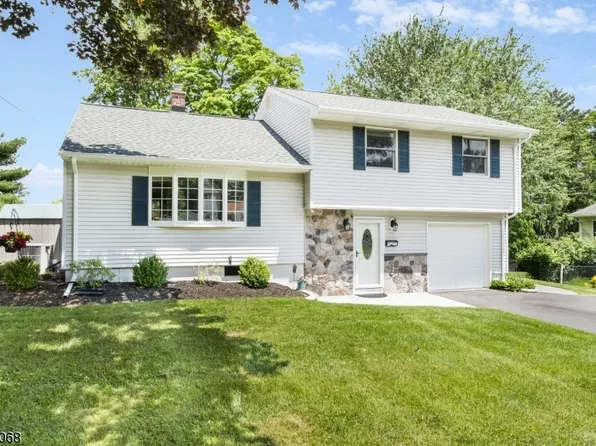 27 Henry St, Roxbury Twp., NJ 07876