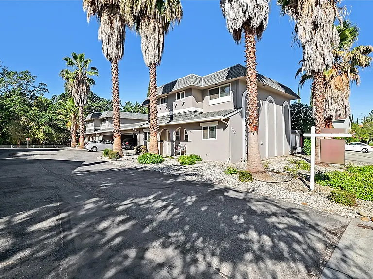 835 Palomino Dr #2 — Photo 16