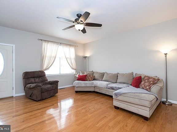 5th image of 338 Andrew Cir