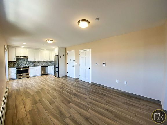 4th image of 2103 31st Ave Unit 4D