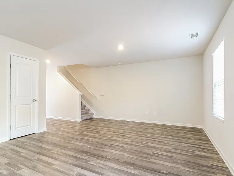 159 Evvalane Dr — Photo 2