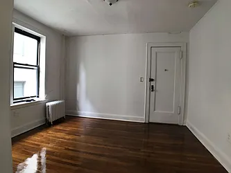 Rented by Laura Nguyen, LREB