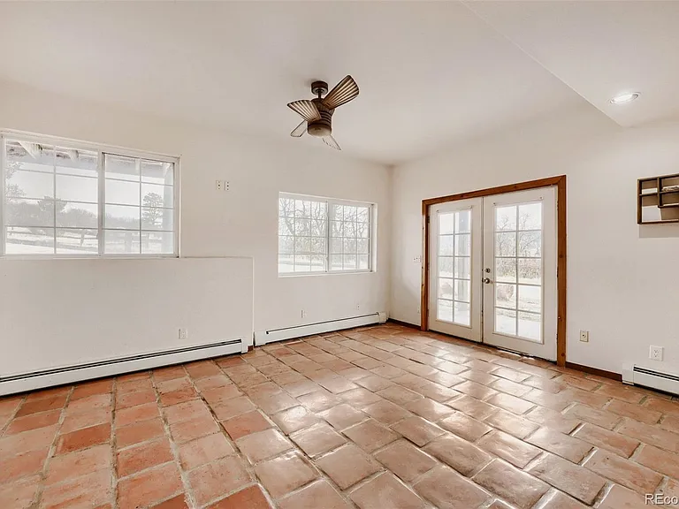 433 W Tomah Rd — Photo 22