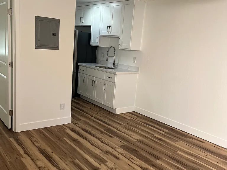 12 Greenwood Ln #1 — Photo 3