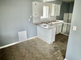 5325 Meadow St, Maple Heights, OH 44137