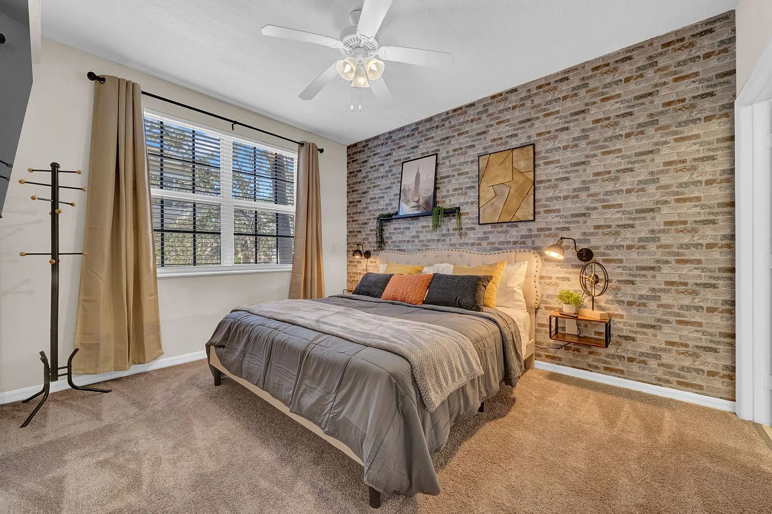 2 bed, 2.0 bath, 1345 sqft, $4,092 — Photo 2