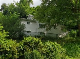 427 Twin Bridges Rd, Charleroi, PA 15022