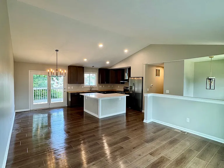 1224 Farmcrest Dr — Photo 4
