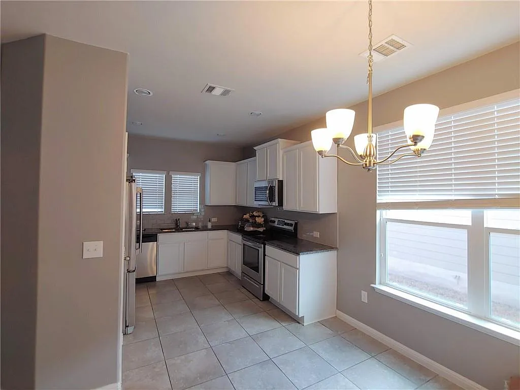 3 bed, 2.5 bath, 1496 sqft, $1,845 — Photo 3