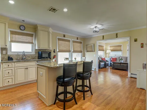 24 Lismore Drive, Toms River, NJ 08757