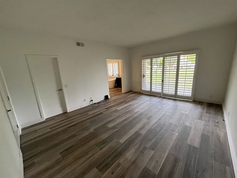 289 Vista Royale Cir W — Photo 14