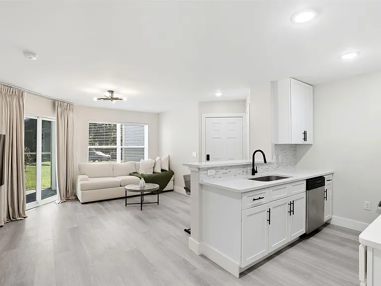 2592 Grassy Point Dr #106 — Photo 4