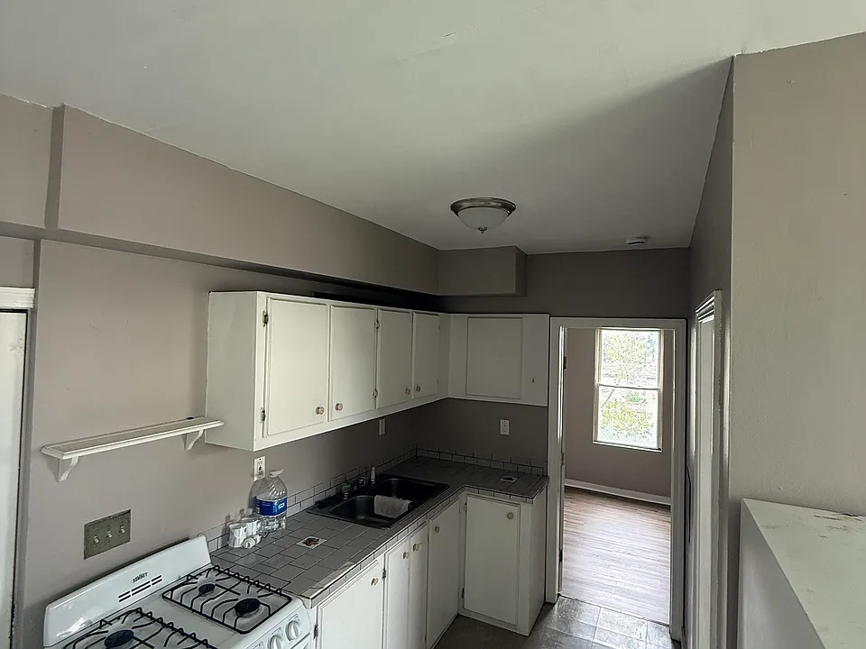 273-275 Rivet St #2E