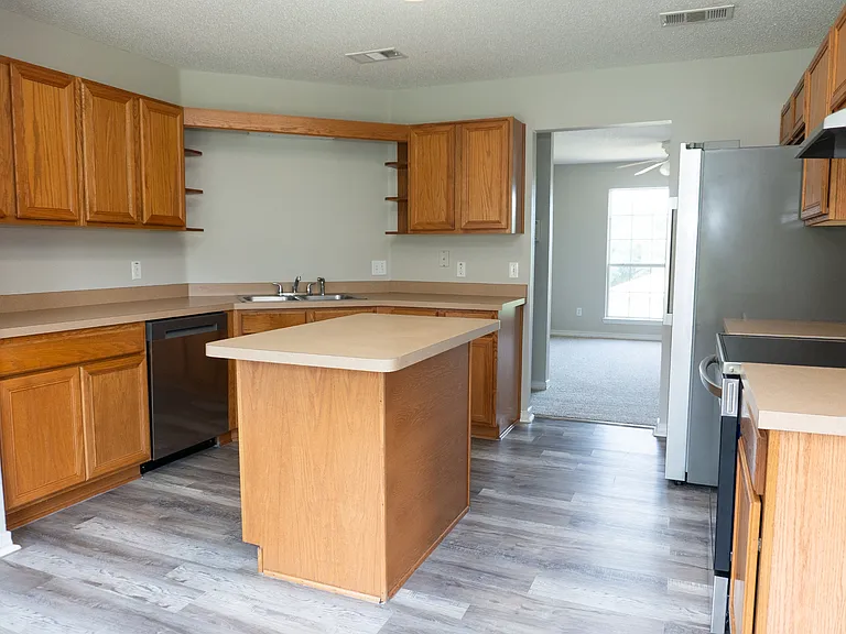465 Jillian Dr — Photo 3