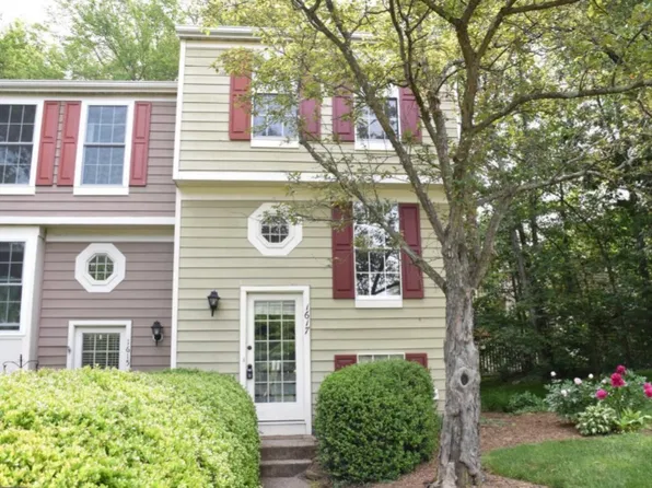 1617 Fieldthorn Dr, Reston, VA 20194