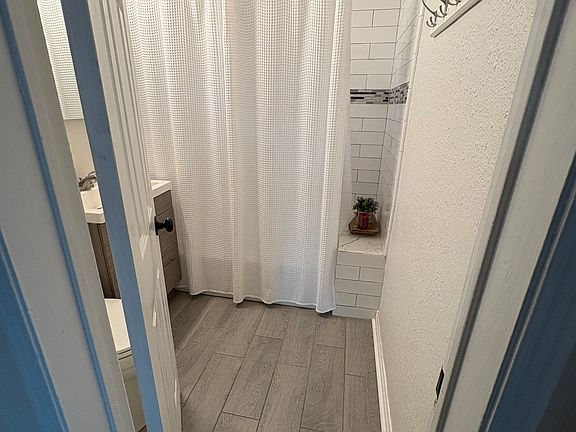 5th image of 25823 Hillworth Ave