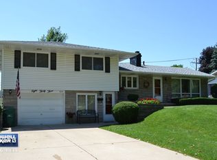 833 Summit Dr, Lockport, IL 60441