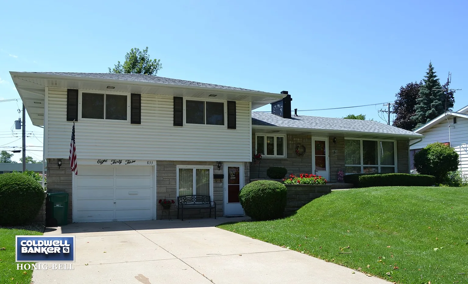 833 Summit Dr photo 1
