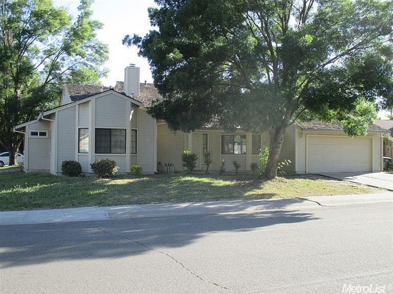 1st image of 2020 Moontree Dr