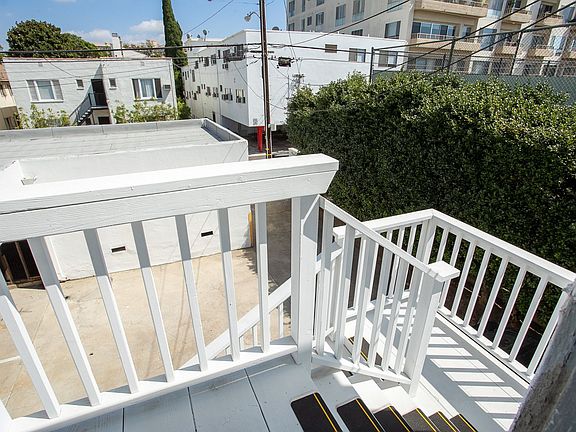 3rd image of 346 N Maple Dr APT 8