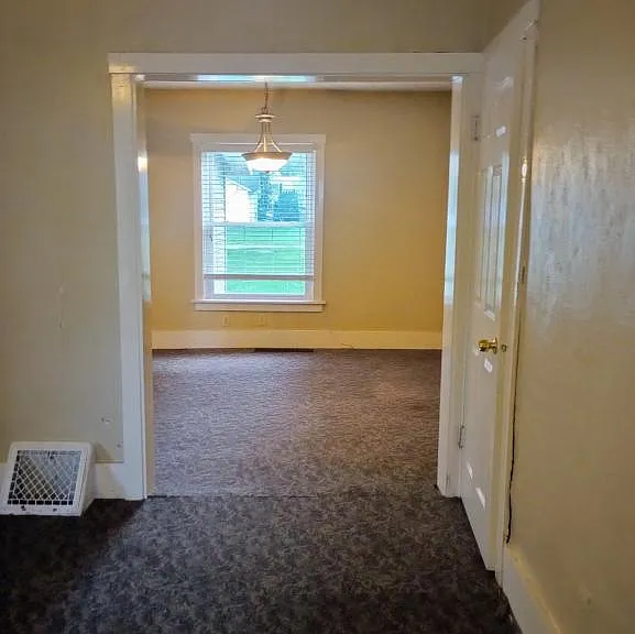 422 N Indiana St — Photo 3