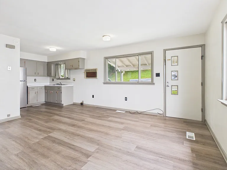 22199 Energy Hwy #2 — Photo 11