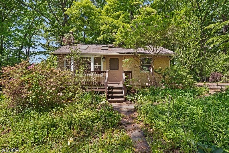 1st image of 76 Brooksyde Ave