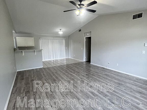 3rd image of 490 Kentucky Woods Ln W