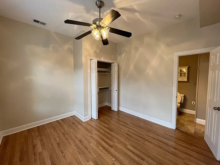 217 Stratford Ave — Photo 10