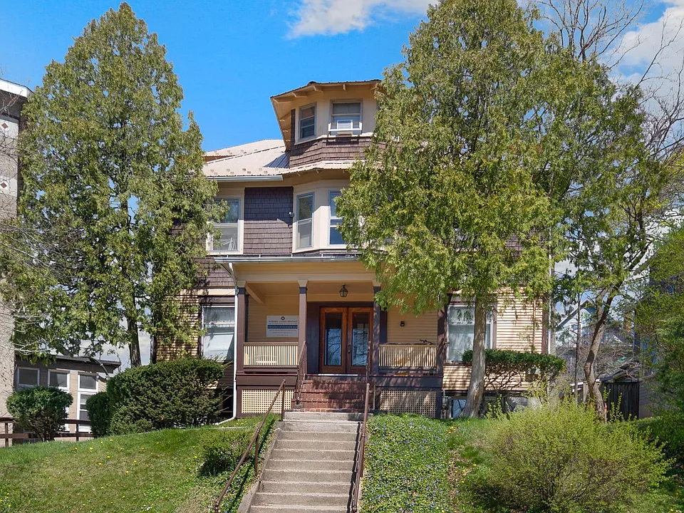 104 Harvard Pl