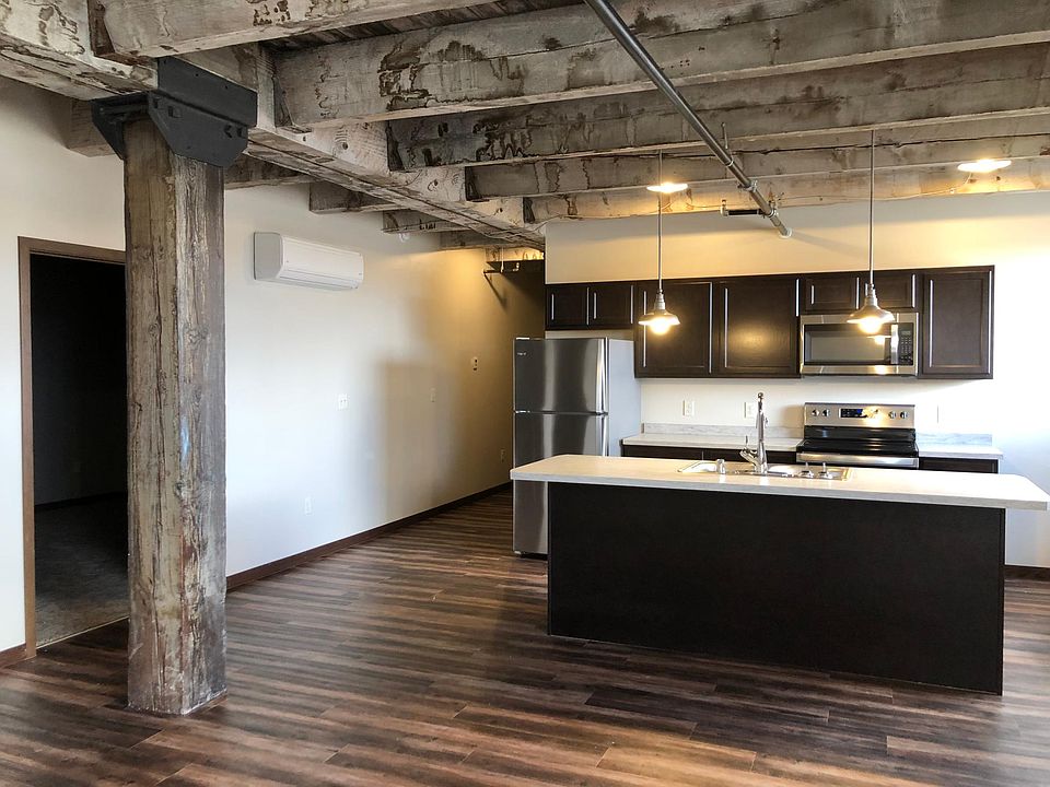 1st image of 1010 Center Ave #202