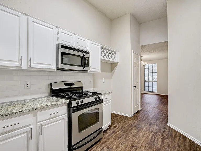 11823 Adriana Maria — Photo 14