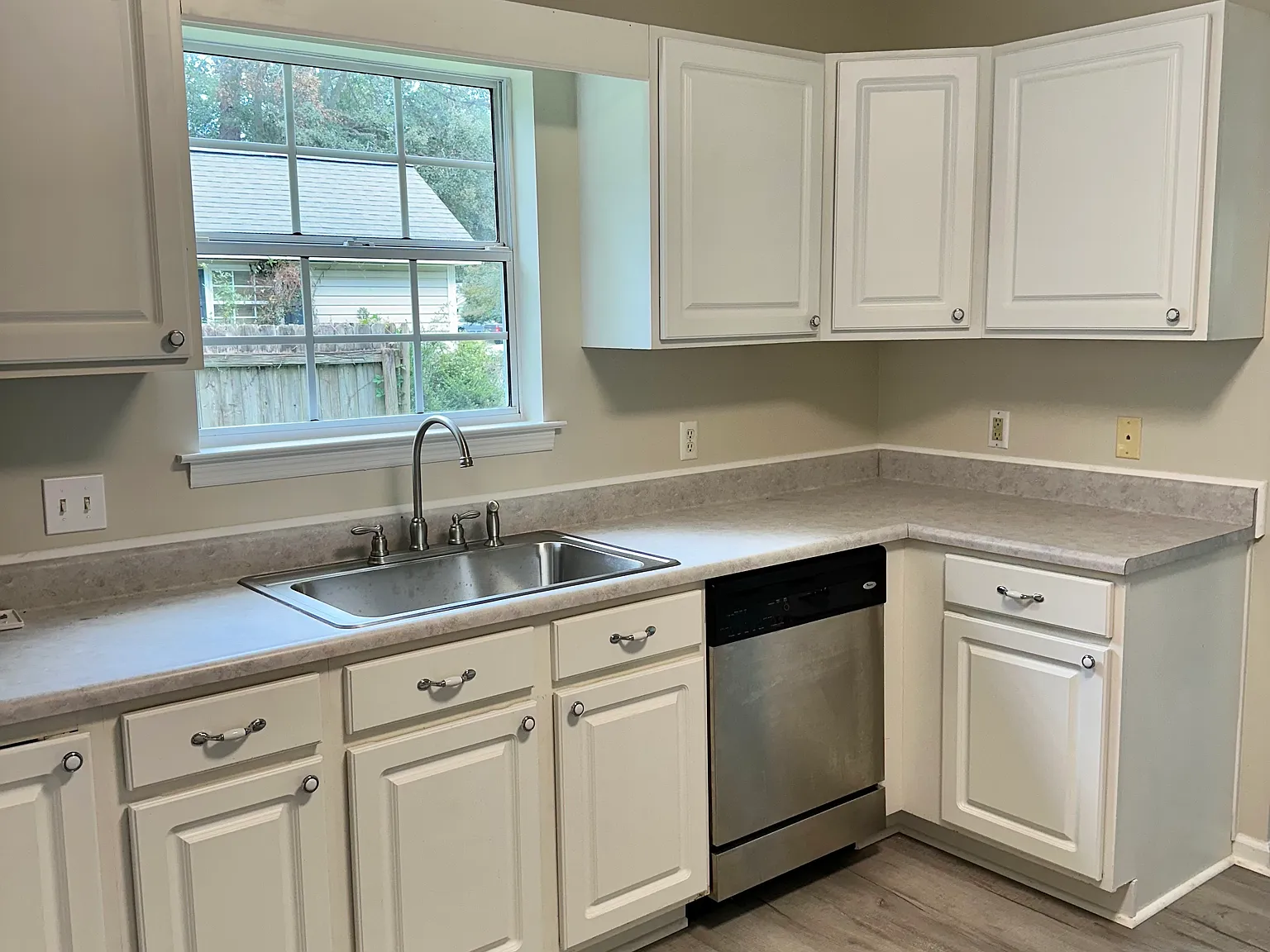 3 bed, 1244 sqft, $2,400 — Photo 3