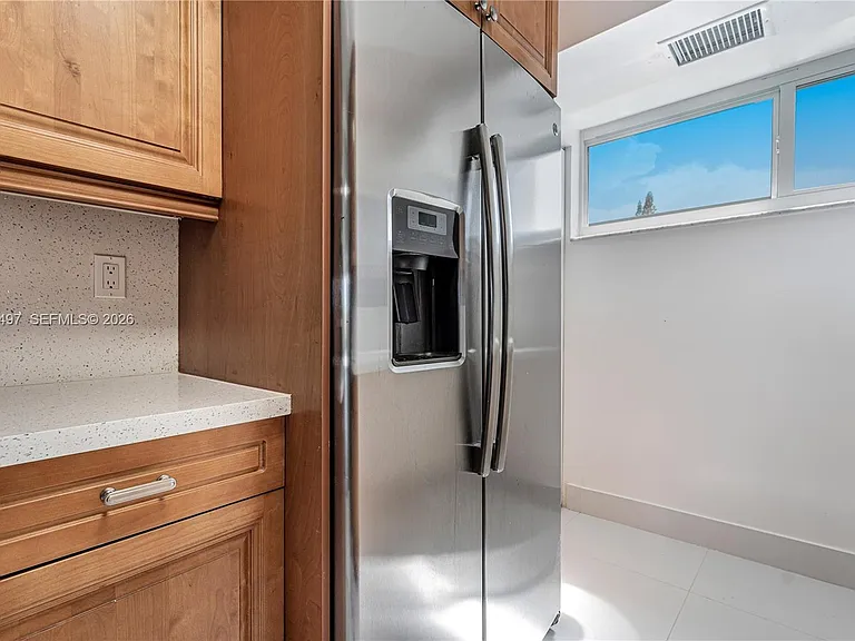 8340 Harding Ave #201 — Photo 18