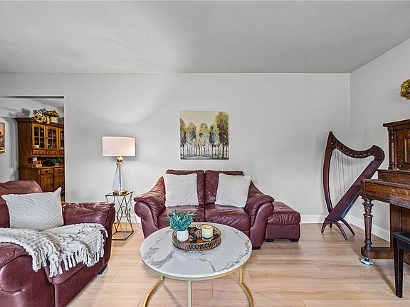 5th image of 12 Spicewood Ln