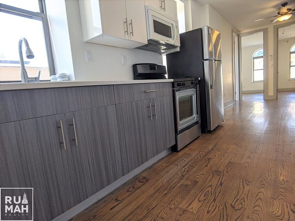 1st image of 305 Hart St #8