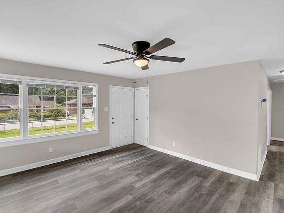 4th image of 1650 Greenbay Dr