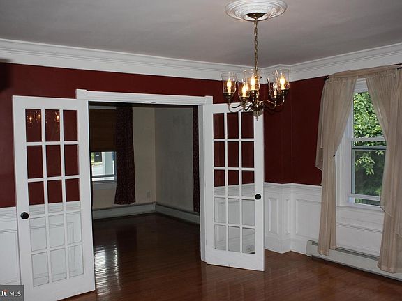 5th image of 114 W Cypress St